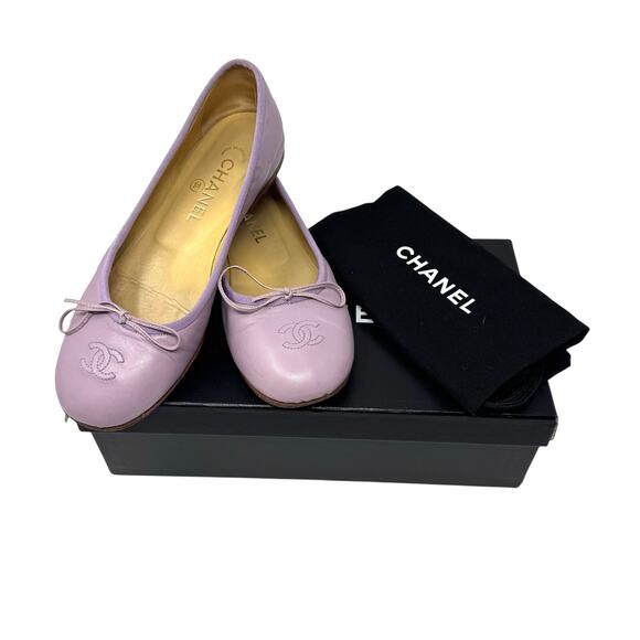 Chanel Vintage Light Lilac CC Logo Leather Ballerina Flats 38 with Box & Dustbag - Picture 1 of 12
